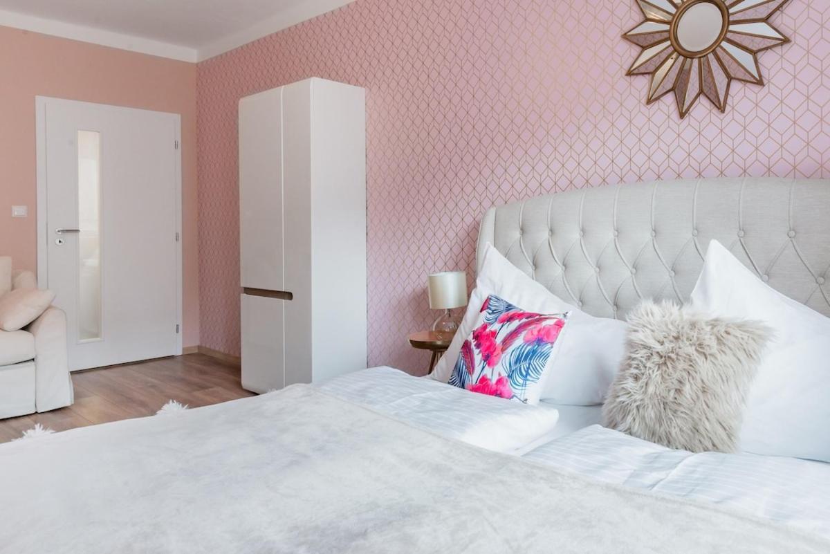 Pastel Art Deco 3BDR Ruterra Apt Praga Esterno foto