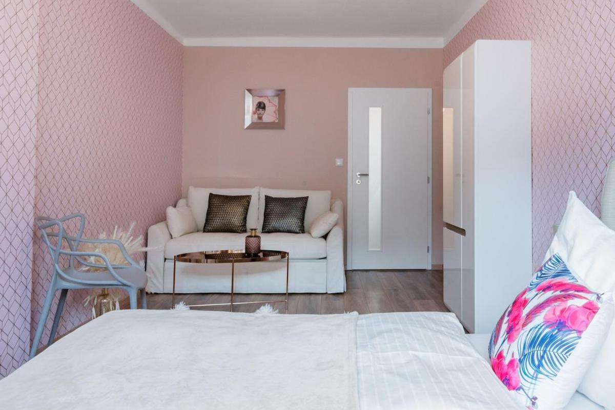 Pastel Art Deco 3BDR Ruterra Apt Praga Esterno foto